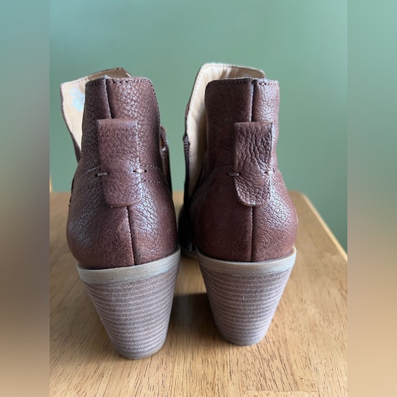 Crown Vintage Stavie Ankle Booties - Picture 3 of 5